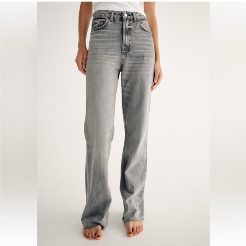 Size 2 Zara Gray Acid Wash High Waisted Wide legged Raw Hem Jeans